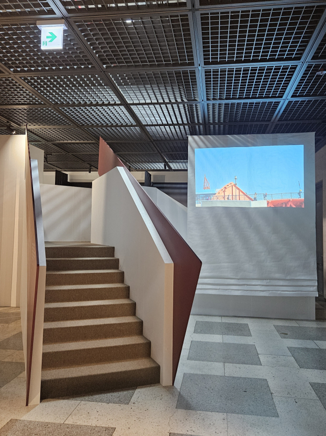 전시장 중간에 영도다리를 만들어 방문객들이 자연스럽게 역사의 한 장면으로 들어가도록 유도한다. 김효정 기자