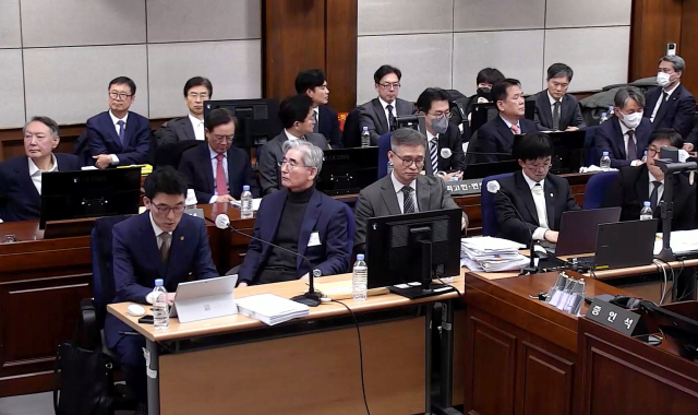 12·3 비상계엄 관련 내란 우두머리 혐의로 기소된 윤석열 전 대통령과 내란 중요임무 종사 혐의를 받는 김용현 전 국방부 장관 등 내란 관련자들이 지난 9일 서초구 서울중앙지방법원 417호 형사대법정에서 열린 윤 전 대통령의 내란 우두머리 혐의, 김 전 장관을 비롯한 군·경 수뇌부 7명의 내란 중요임무 종사 혐의 등 사건의 결심 공판에 출석해 있다. 연합뉴스