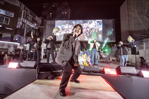 '청년, 오늘' 이지희 대표가 서면에서 열린 윤석열 탄핵 촉구 집회에서 사회를 보고 있다. '청년, 오늘' 제공