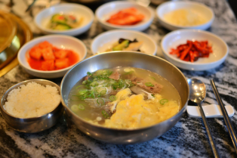 오랜 단골을 위해 갈비탕도 한우로만 만들고 있다.