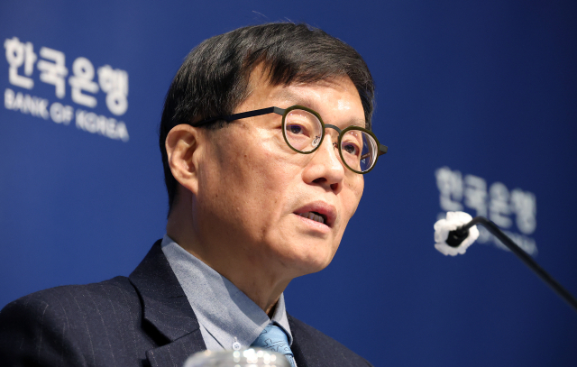 이창용 한국은행 총재가 15일 서울 중구 한국은행에서 열린 통화정책방향 기자간담회에서 발언하고 있다. 한국은행 금융통화위원회는 이날 기준금리를 연 2.50%로 5연속 동결했다. 연합뉴스