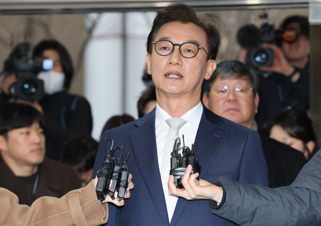 더불어민주당 전재수 의원이 지난달 19일 통일교 측으로부터 현금 등을 받은 혐의로 서울 서대문구 경찰청에 피의자 신분으로 출석하고 있다. 연합뉴스