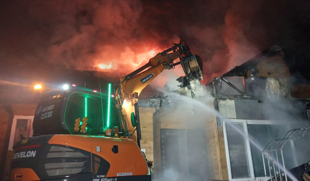 19일 오전 1시께 고성군 대가면 척정리 단독주택에서 불이나 4시간여 만에 꺼졌다. 다행히 인명피해는 없었다. 고성소방서 제공