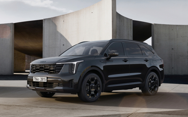 르노코리아가 지난 13일 준대형 크로스오버 하이브리드 '필랑트'를 공개하면서 준대형·중형 하이브리드 SUV와 경쟁할 것으로 예상된다. 르노 '필랑트(위)'와 지난해 국내 판매 1위 기아 '쏘렌토 하이브리드'. 르노코리아·기아 제공