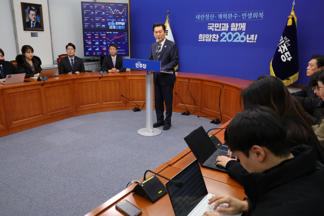 더불어민주당 정청래 대표가 22일 국회에서 긴급 기자회견을 열고 조국혁신당과의 합당을 제안하고 있다. 연합뉴스