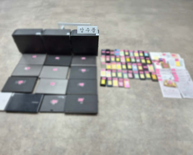 A 씨 일당으로부터 압수한 노트북 등 압수품. 부산경찰청 제공