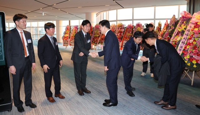 부산일보 임직원들이 내빈들을 맞이하고 있다. 정종회 기자 jjh@