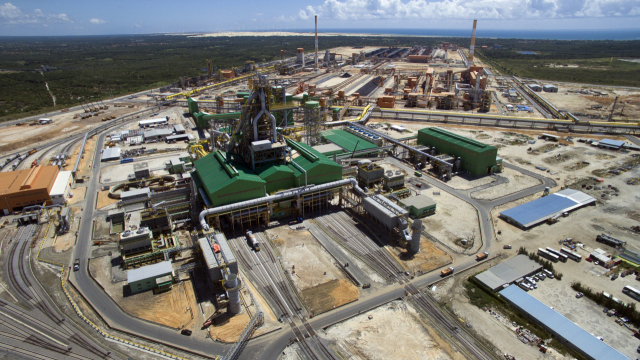 포스코이앤씨가 2016년 준공한 브라질 CSP 제철소 전경. 수주금액은 당시 기준 43억 4000만 달러(한화 5조 원)로 국내 건설업체가 수주한 역대 해외 단일 플랜트 공사 중 최대 규모였다. 포스코이앤씨 홈페이지