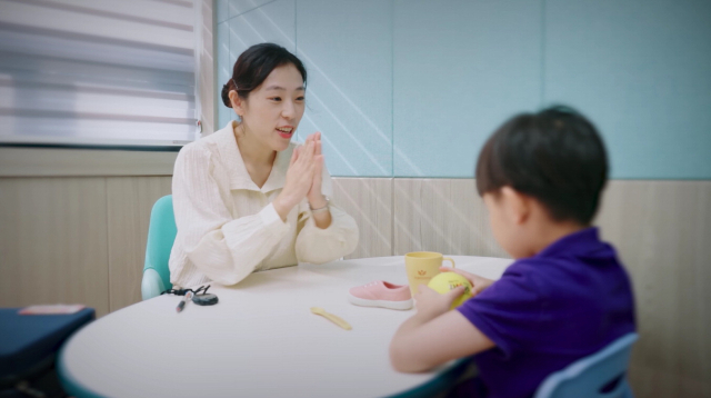 부산시는 우리아이발달지원사업을 통해 발달지연이 우려되는 영유아를 대상으로 표준화 검사를 실시해 맞춤형 조기중재 등에 나선다. 부산시 제공