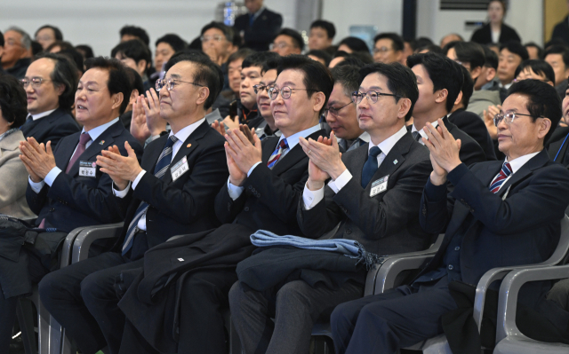 6일 오전 거제시 둔덕면 아그네스 파크에서 남부내륙철도 착공식이 열렸다. 현장에는 이재명 대통령을 비롯해 김윤덕 국토교통부 장관, 김경수 지방시대위원장, 박완수 경남지사, 지역 국회의원 등 400여 명이 참석했다. 경남도 제공