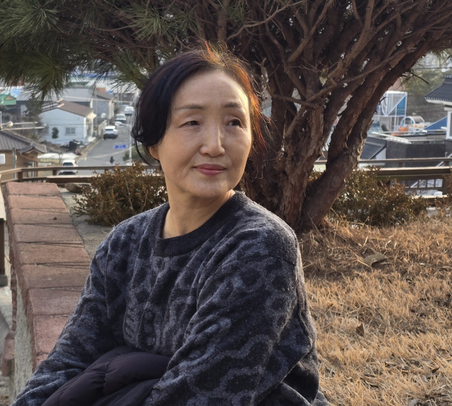 6년 만에 소설집 <정말 외로운 그 말>을 출간한 정우련 작가. 작가 제공