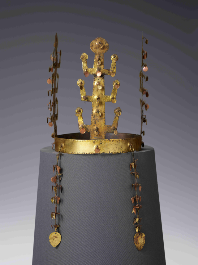 ‘삽량 위대한 양산’ 기획전에서 전시되는 양산 북정동 고분에서 출토된 금동관. 양산시 제공