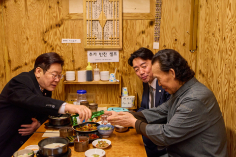 李대통령, 청와대 인근 시장 방문해 '국민 목소리 청취'…