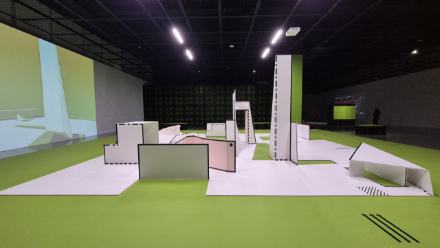 랩.WWW, '함께 짓는 도시'(We Build This City). 부산현대미술관 제공