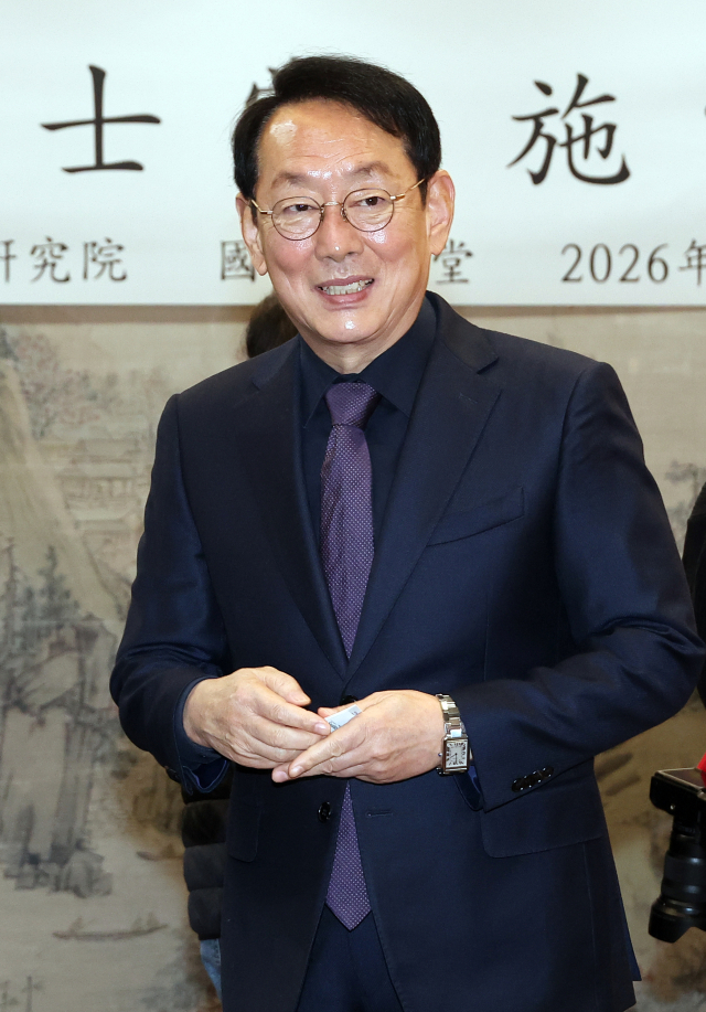 국민의힘 김도읍 의원이 지난달 6일 서울 여의도 국회에서 열린 27회 백봉신사상 시상식에 입장하며 웃음 짓고 있다. 연합뉴스