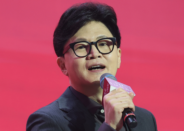 국민의힘 한동훈 전 대표가 8일 서울 송파구 잠실실내체육관에서 열린 토크콘서트에서 발언하고 있다. 연합뉴스