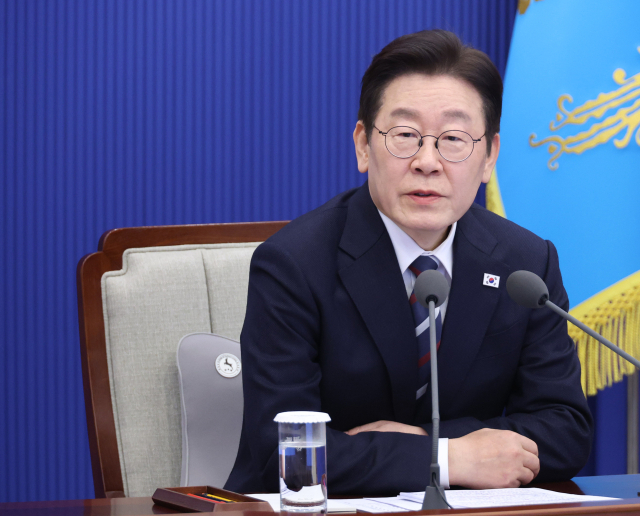 이재명 대통령이 19일 청와대에서 열린 수석보좌관회의에서 발언하고 있다. 연합뉴스