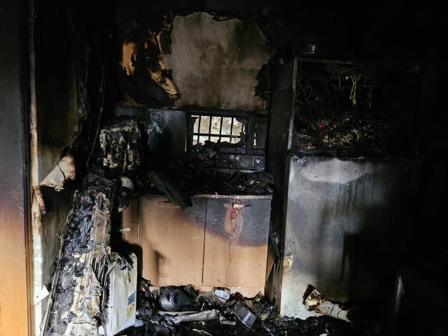 22일 새벽 0시 46분께 부산 동구의 한 단독주택에서 불이 나 거주자 1명이 숨졌다. 부산소방재난본부 제공