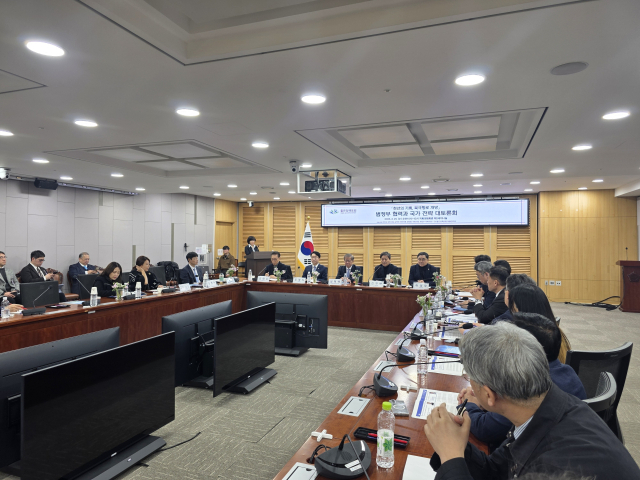 25일 국회의원회관에서 열린 ‘천년의 기회, 북극항로 개방’ 범정부 협력 및 국가 전략 대토론회.