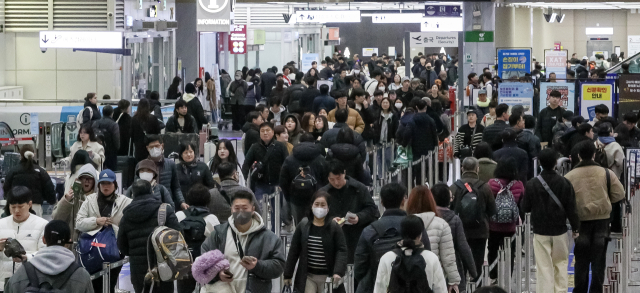 작년 김해공항은 지방공항 처음으로 연간 국제선 이용자가 1000만 명을 돌파했다. 김종진 기자 kjj1761@