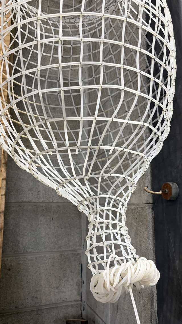 낚싯줄로 만든 안재국의 ‘공간유희’(2025) 작품 일부. 김은영 기자 key66@
