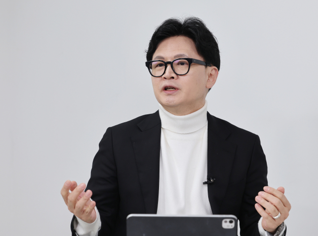 한동훈 전 국민의힘 대표가 8일 부산일보사 스튜디오에서 인터뷰를 하고 있다. 정종회 기자 jjh@