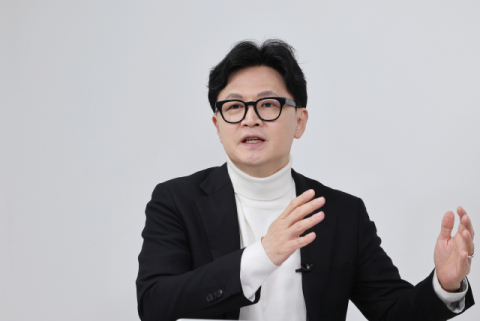 부산 찾은 한동훈 인터뷰 “국힘 당권파, 컬트 집단에 포획돼 보수 전체 헐값 팔아” [영상]