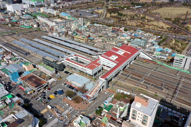 부산시가 부전역 복합환승센터 타당성 조사·기본구상 용역' 착수 보고회를 이달 중 개최한다. 부산 부산진구 부전역 일대 모습. 정종회 기자 jjh@