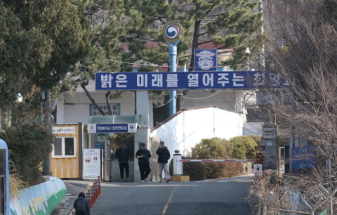 '부산 구치소 재소자 사망 사건' 첫 공판…檢 “살인 미필적 고의 있어”