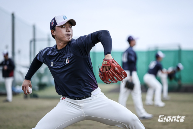 2026 KBO리그 시범 경기가 12일 개막한다. 올시즌 활약이 기대되는 롯데 자이언츠 신인투수 박정민. 롯데 자이언츠 제공