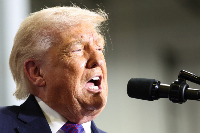 도널드 트럼프 미국 대통령이 11일(현지시간) 미국 켄터키주 히브런에서 연설하고 있다. 로이터연합뉴스