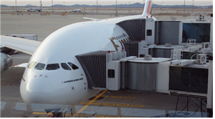 같은 돈 내는데… 버스부터 타는 김해공항