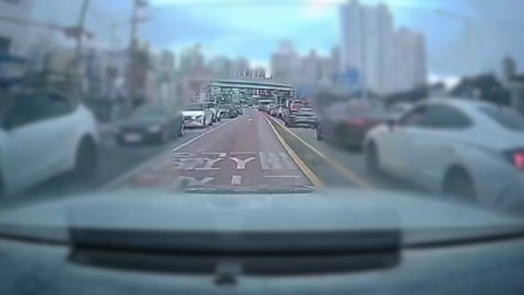 [영상] 사람 살린 역주행…경찰, 위독한 아이 15분 만에 응급실로 옮겨