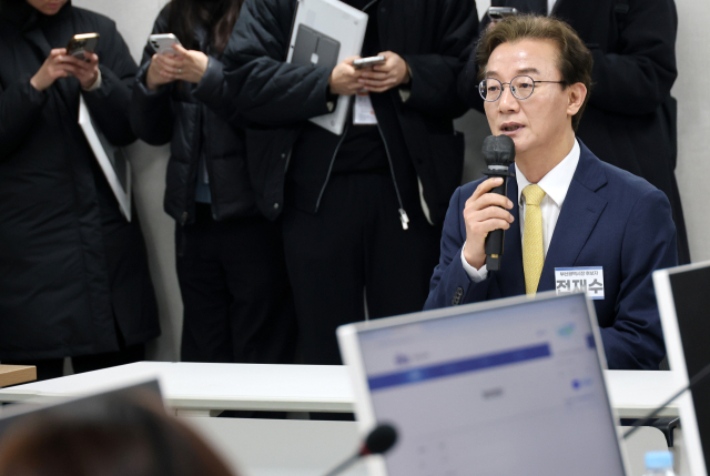 6·3 지방선거 부산시장에 도전하는 더불어민주당 전재수 의원이 17일 서울 영등포구 여의도 더불어민주당 중앙당사에서 열린 광역단체장 후보 면접에서 인사말을 하고 있다. 연합뉴스