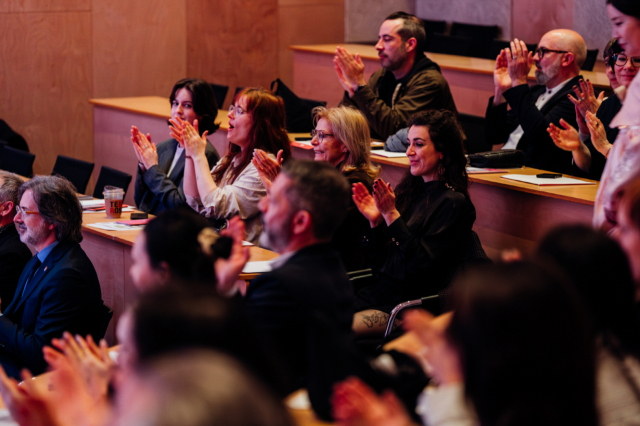 부산의 젊은 국악 단체 ‘탈피’ 공연에 환호하는 ‘2026 몬트리올 문화창조산업 사절단’ 모습. 부산문화재단 제공