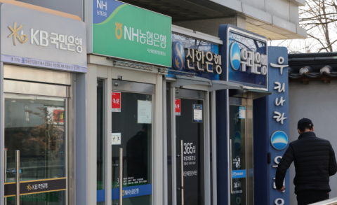 휘청하는 국내 은행 건전성…금리인상 가능성에 ‘비상’