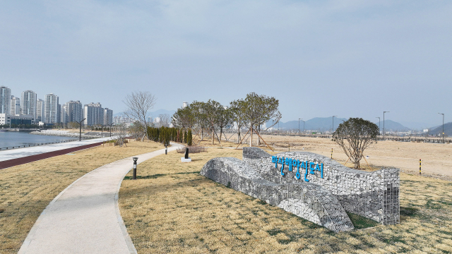 경남 창원시 마산해양신도시 전경, 마산해양신도시는 27일 해안산책로와 테마별 녹지공간 등을 시민들에게 조기 개방한다. 창원시 제공
