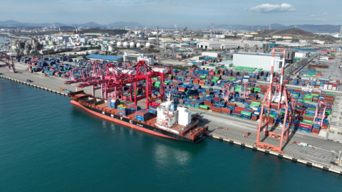 울산항 중동 리스크 직격탄… 핵심 액체화물 물동량 급감