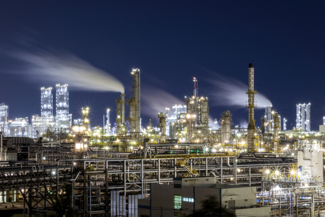 사업재편 중인 석유화학업계가 최근 이란 전쟁까지 겹치면서 반세기가 넘는 역사 속에서 가장 혹독한 계절을 맞고 있다. 사진은 전남 여수석유화학산업단지 전경. 클립아트코리아