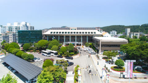 하필 선거 목전에…지자체 ‘민생’ 앞세운 ‘현금성 지원’ 논란
