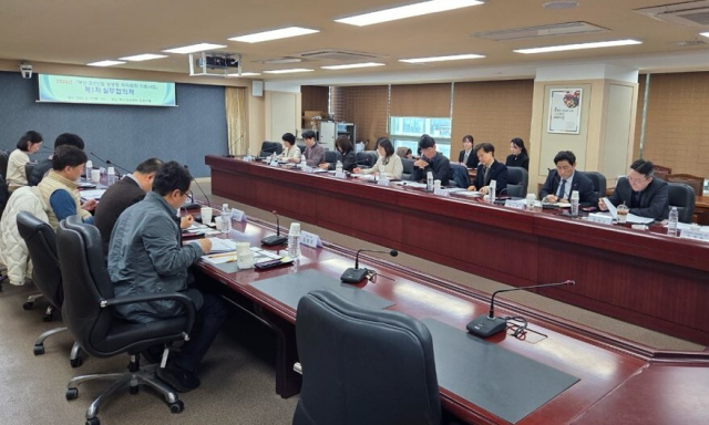 지난 17일 부산고용센터 컨벤션홀에서 열린 부산 조선산업 상생형 격차 완화 지원사업 실무협의체 회의. 부산시 제공