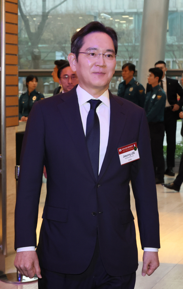 이재용 삼성전자 회장이 지난 3일 서울 여의도 FKI타워에서 열린 한-프랑스 경제계 미래대화 폐회식에 참석하고 있다. 연합뉴스