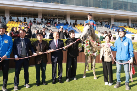 루나Stakes 시상식 기념 촬영.