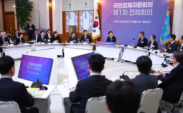 이재명 대통령이 9일 청와대에서 열린 국민경제자문회의 제1차 전체 회의에서 발언하고 있다. 연합뉴스