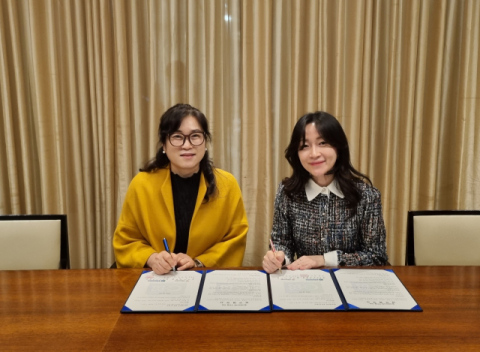 (왼쪽부터) 춘해보건대학교 김요나 건강안전지원센터장, 직업건강협회 강영미 울산지회장.