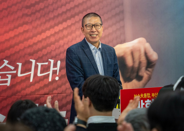 박형준 부산시장이 지난 11일 부산시장 선거캠프 사무실에서 국민의힘 부산시장 후보 확정 발표 후 소감을 밝히고 있다. 박형준 캠프 제공