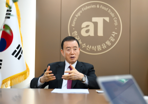 [인터뷰] 홍문표 한국농수산식품유통공사 사장 “농어민은 대한민국 마지막 보루… 가장 존경해야 할 사람들”