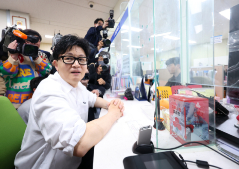 연일 뜨거운 북갑…하정우 재소환한 민주, 한동훈 두고 갑론을박 국힘