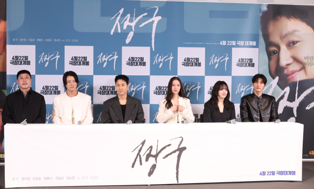 서울 용산구 cgv용산아이파크몰에서 영화 '짱구'언론시사회 및 기자간담회가 열리고 있다. 왼쪽부터 오성호 감독, 신승호, 정우, 정수정, 권소현, 조범규. 연합뉴스