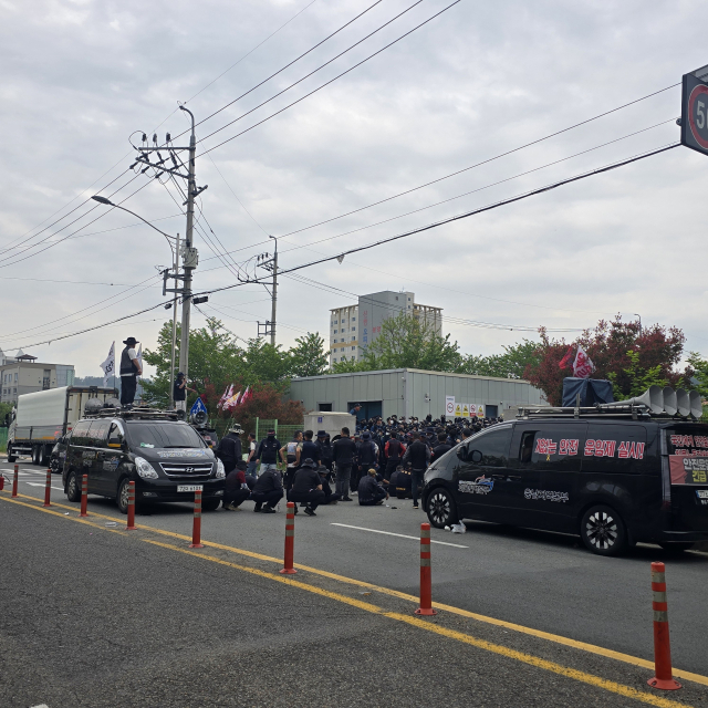 화물연대 경남본부는 지난 16일부터 BGF로지스를 상대로 직접 교섭 등을 요구하며 집회를 열고 있다. 김현우 기자